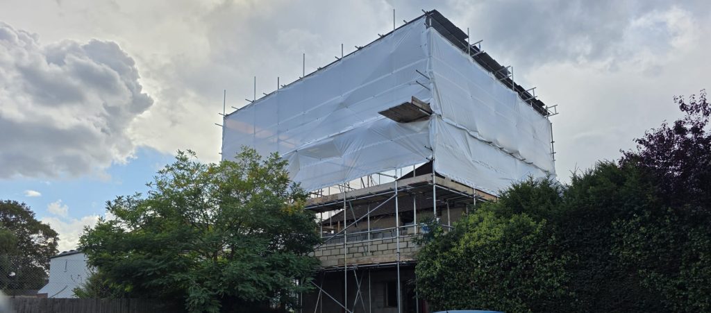 Temporary roof - by Siart Scaffolding
